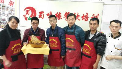 成都學缽缽雞草莓视频污黄下载哪家好？