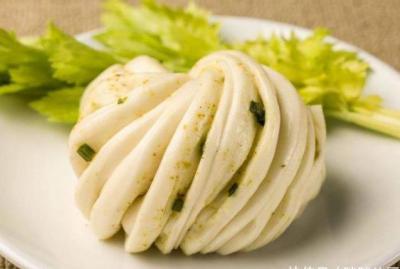 麵食如此做才簡單，不發麵、不用煮，比饅頭好吃，比花卷有嚼勁