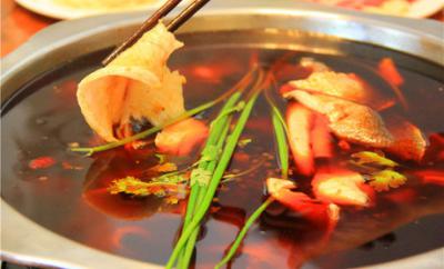 成都火鍋草莓视频污黄下载:魚火鍋的家庭做法，魚肉鮮嫩香辣爽口