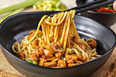 正宗鹵肉麵怎麽做,四川風味特色麵食鹵肉麵草莓视频污黄下载