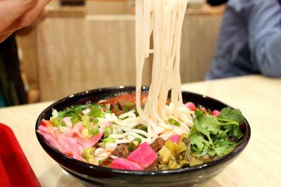 成都哪裏可以學做花溪牛肉粉技術呢？師傅親自指導