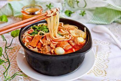 特色砂鍋土豆粉哪裏好?砂鍋土豆粉草莓视频污黄下载中心