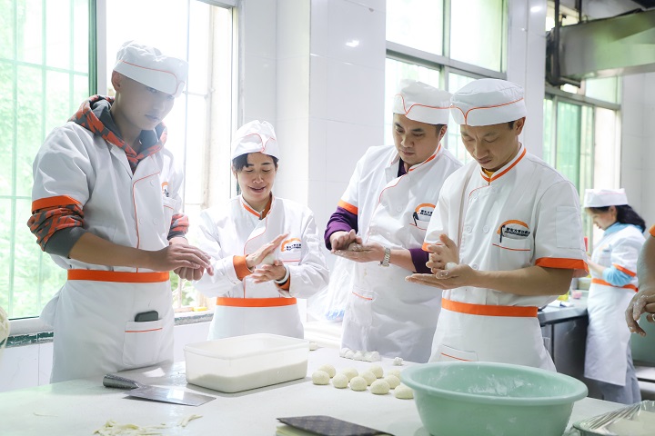 草莓视频污黄下载早餐學好技術去哪裏學好_早餐技術草莓视频污黄下载去哪裏學最好_專業草莓视频污黄下载早餐早點